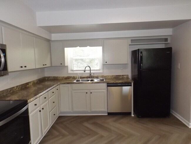 Foto del edificio - 3913 Plantation Rd NE