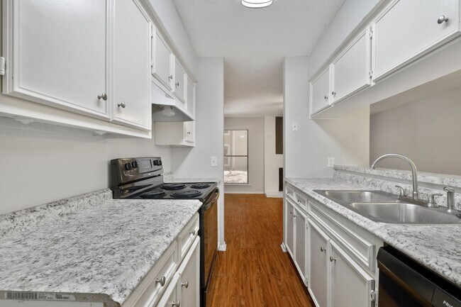 Foto del edificio - Cute 2 Bedroom, 2 Bath Condo in Northwest ...