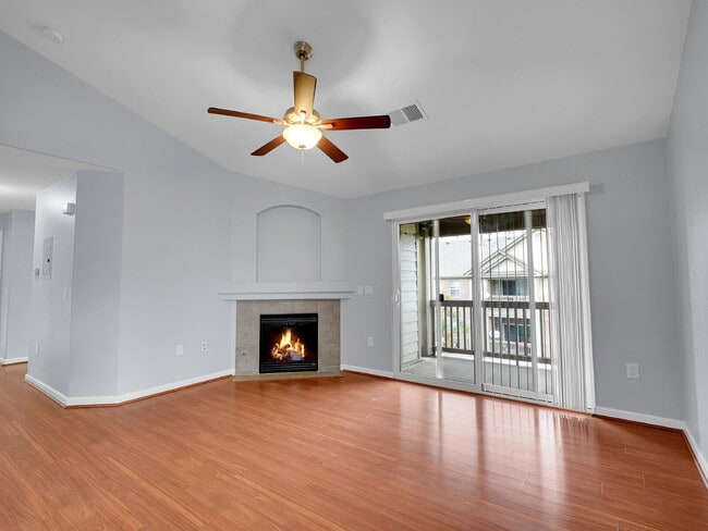 Foto del edificio - $2,050.00, Gorgeous 2-bed, 2-bath condo lo...