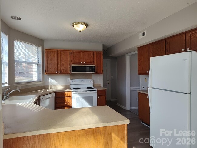 Building Photo - 10000 Dunfries Rd