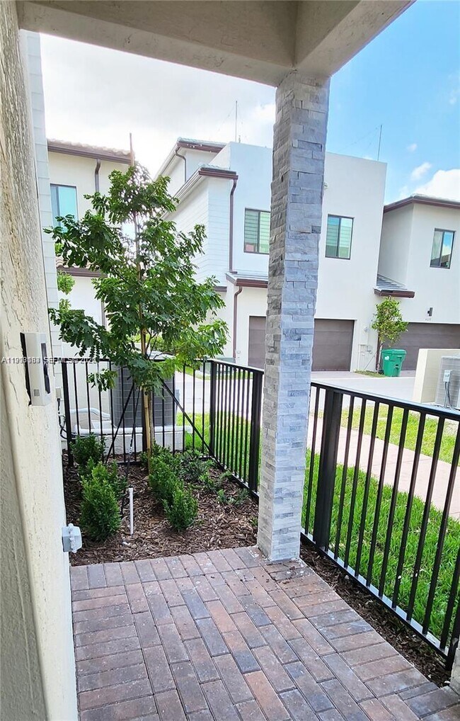 Foto del edificio - 4583 NW 83rd Pl
