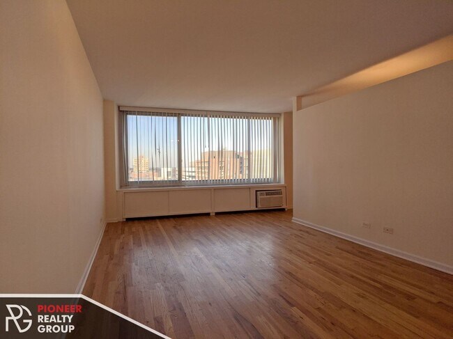 Foto del edificio - 4600 N Clarendon Ave
