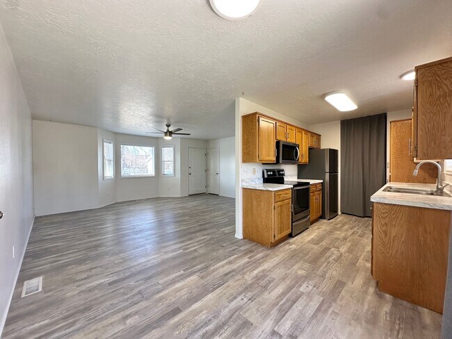 Building Photo - Cute Home For Rent In Rexburg