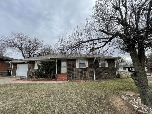 3 Bed, 1 Bath Home with Large Corner Lot - 3 Bed, 1 Bath Home with Large Corner Lot