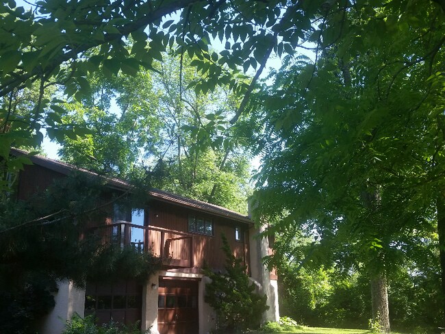 Foto del edificio - 31 Golfview Ln