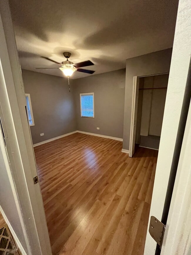 Building Photo - 1042 W Goodenow Rd