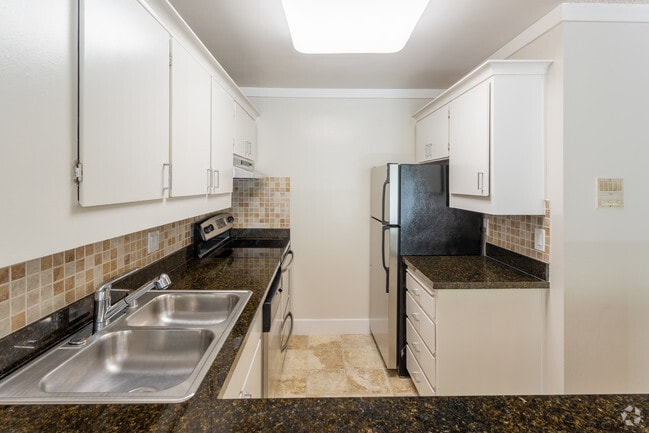 1BR, 1BA - Kitchen - Citra Apartments