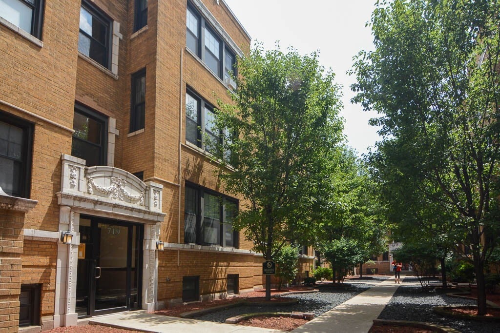 Foto principal - 730 W Barry Ave