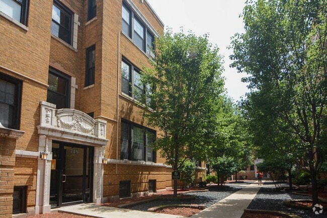 Building Photo - 730 W Barry Ave