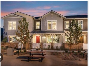 Building Photo - 1838 Poppy Dr