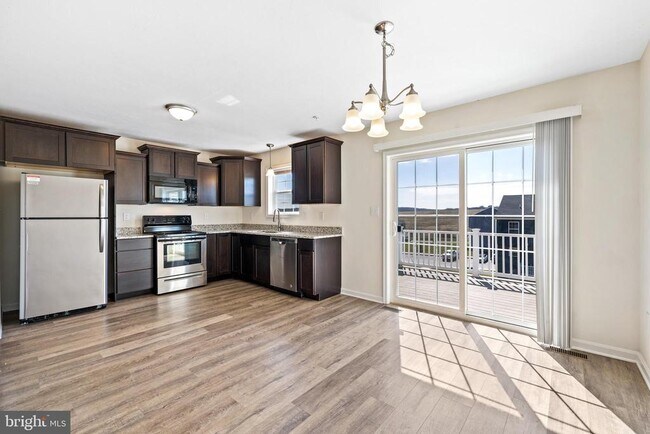 Foto del edificio - 50 Summer Ln