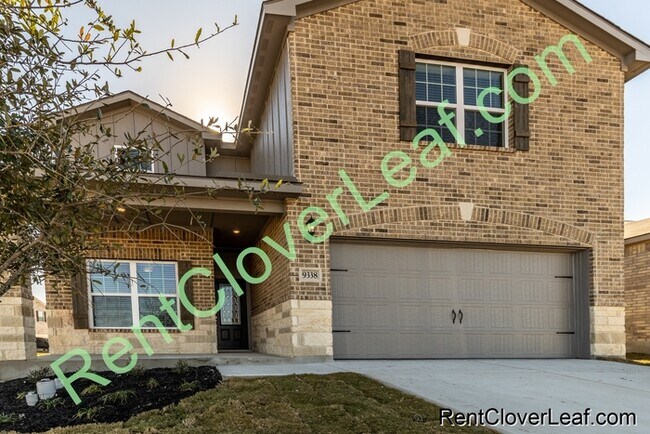Building Photo - Two-story 5 Bed / 2.5 Bath