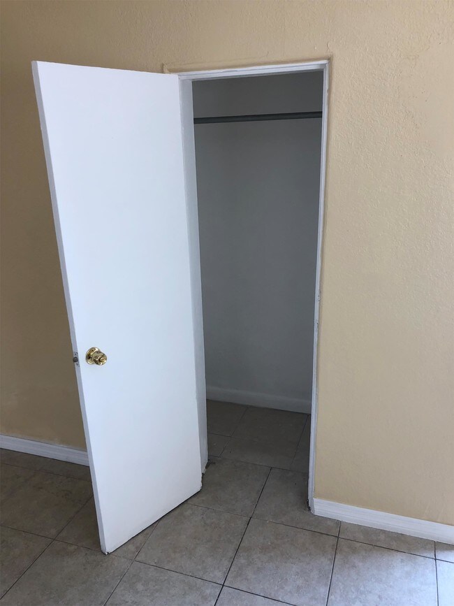 Building Photo - 2708 Broadway Ave