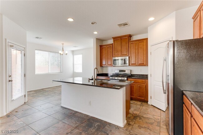 Foto del edificio - 8044 Satin Carnation Ln