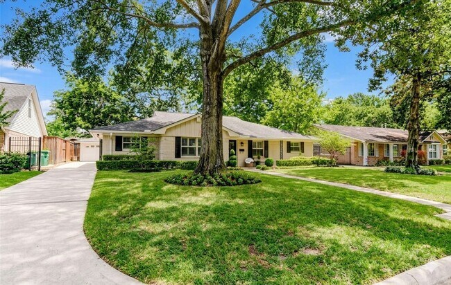 Building Photo - 6914 Alderney Dr