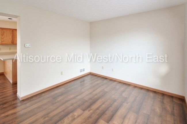 Building Photo - 2583 Locksley Rd