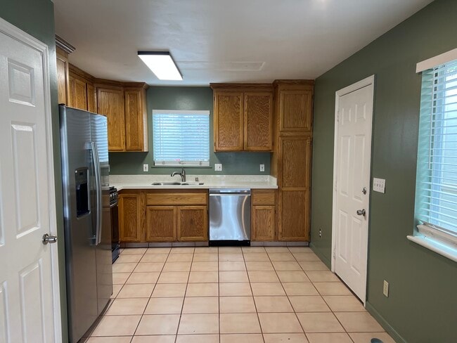 Building Photo - 58 Marys Ave