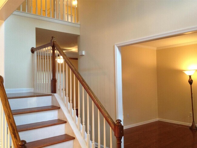 Building Photo - 699 Oakview Trail