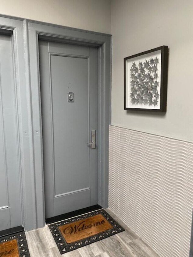 Puerta del apartamento - 365 North Ave
