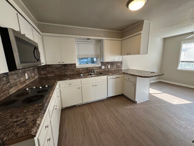 Foto del edificio - 1525 S 122nd E Ave