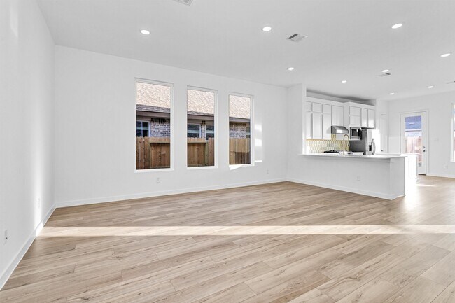 Building Photo - 29323 Meadowcreek Hl Dr