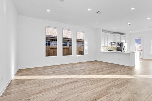 Foto del edificio - 29323 Meadowcreek Hl Dr