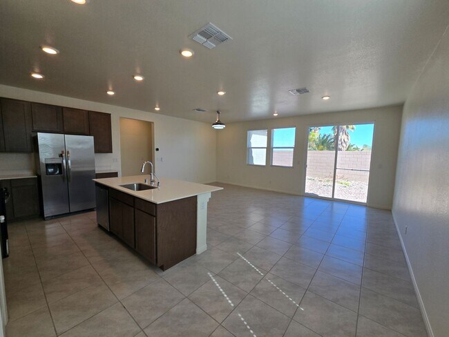 Foto del edificio - 3 Bedroom Single Story Home