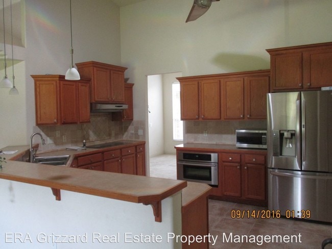 Building Photo - 27403 Highlander Ct