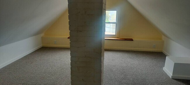 Building Photo - 966 Ida Ave