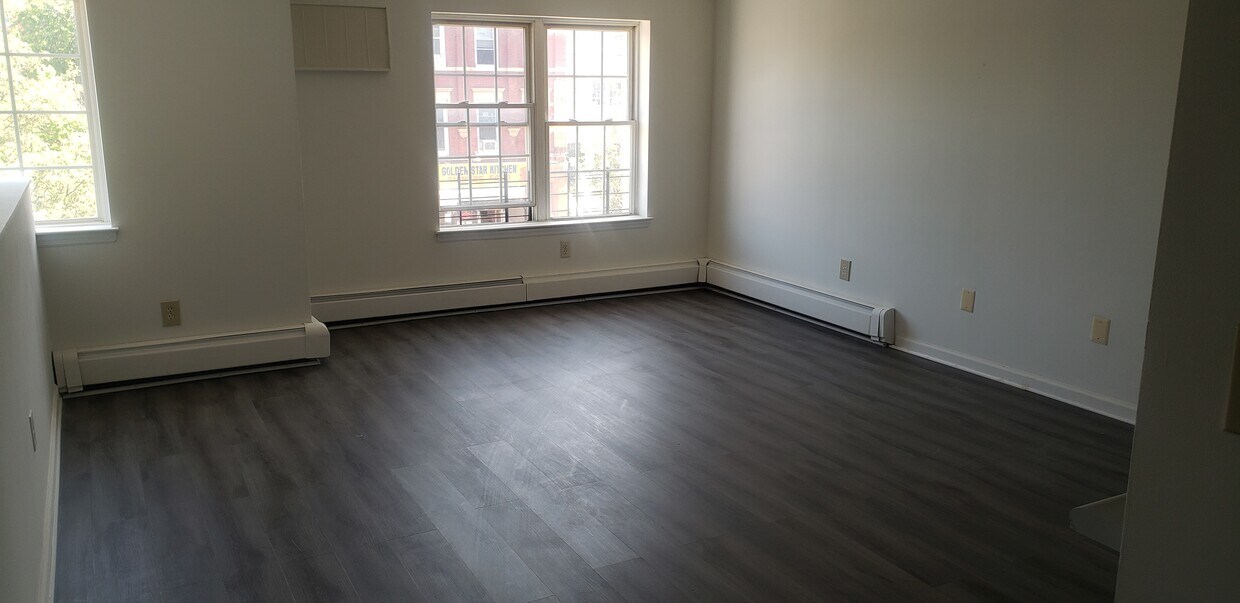 Living room - 643 Blake Ave