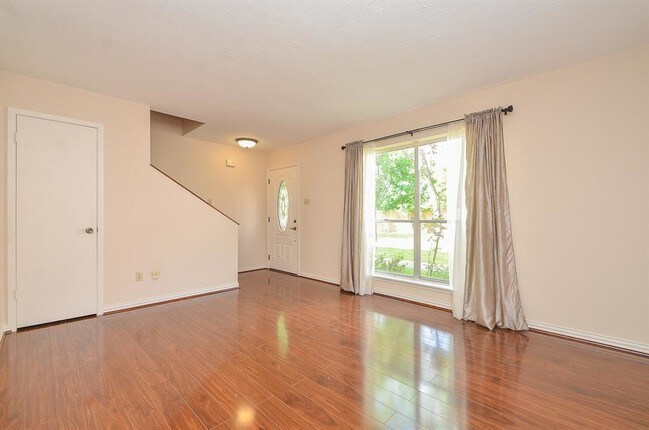 Foto del edificio - 2209 Bauer Dr