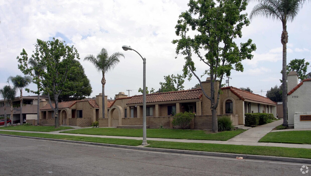 Building Photo - 7730 Magnolia Ave