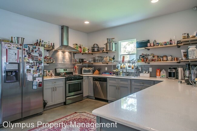 Building Photo - 3 br, 2.5 bath House - 305 Duke Street - B