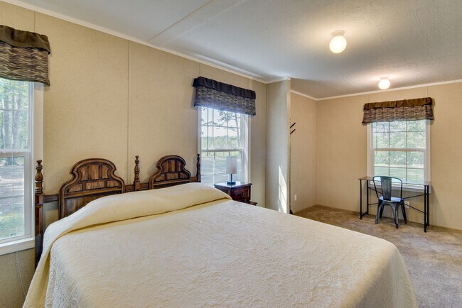 Foto del edificio - 499 Woods Ln