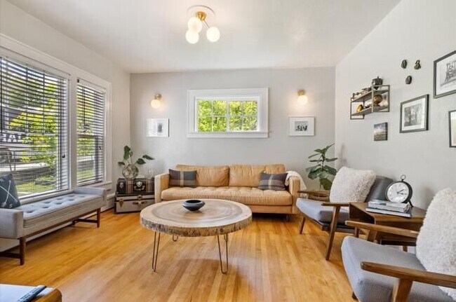 Foto del edificio - 322 W Lawrence St