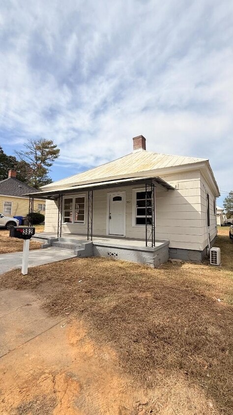 Foto principal - 382 Farley St