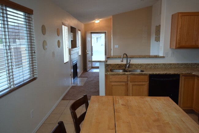 Building Photo - 2BR Plus Bonus Room in the NW!