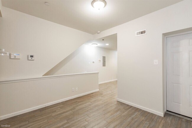 Building Photo - 4 br, 2 bath Duplex - 1824 WILLINGTON ST U...