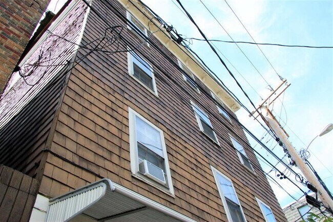 Building Photo - 29 Warren St