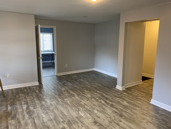 Foto del edificio - 8398 Oakwood Rd