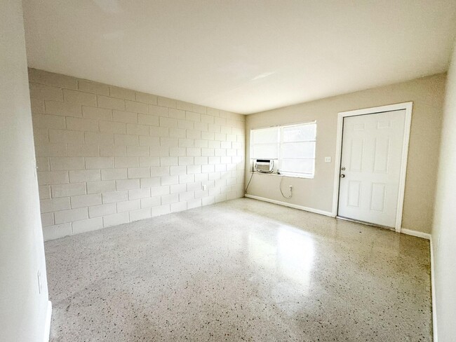 Building Photo - 2504 Ave F