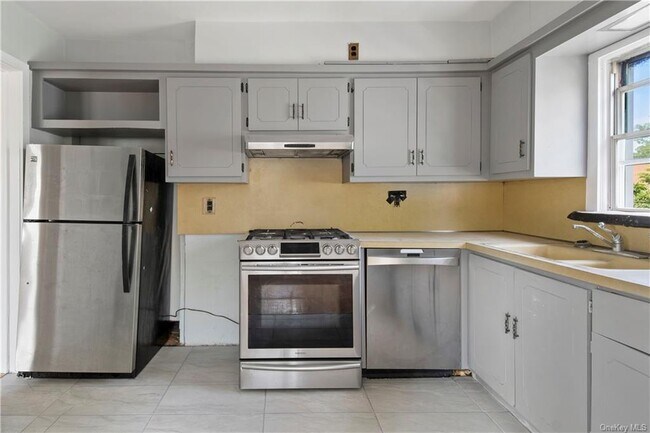 Building Photo - 28 Crestmont Ave