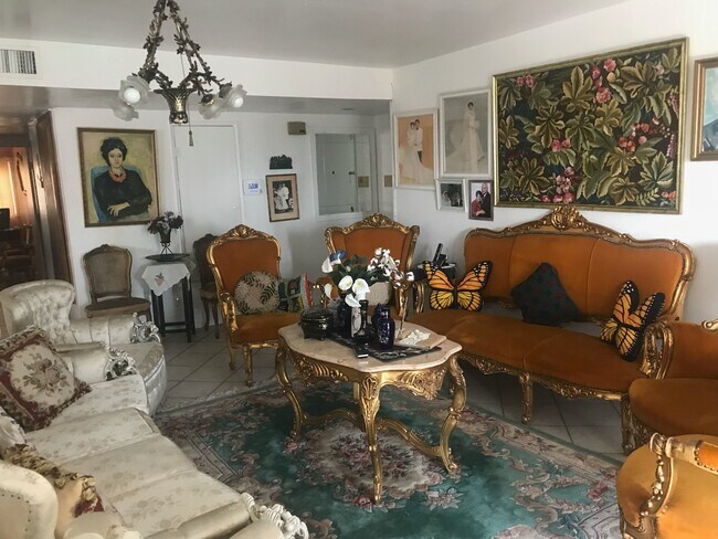 Building Photo - 2201 Saint Louis Ave