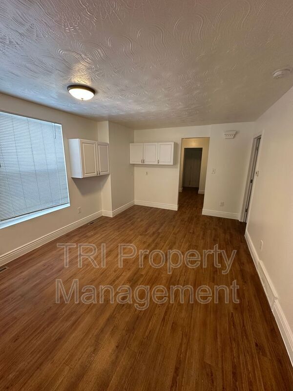 Building Photo - 1522 9th Ave