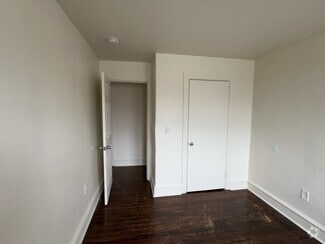 Building Photo - 532 DeKalb St