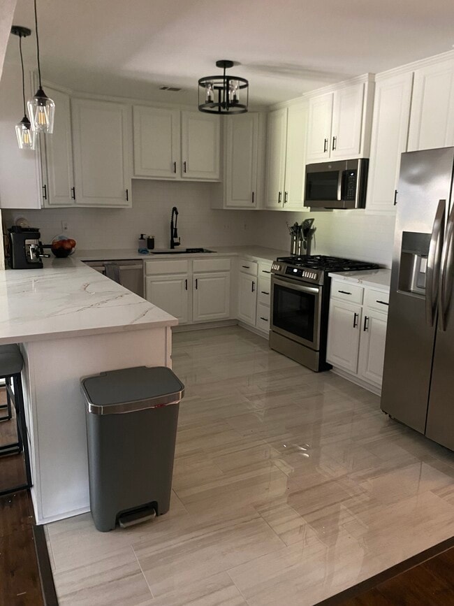 Amplia cocina - 1420 Marlyn Dr