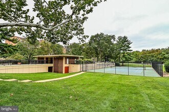 Building Photo - 1300 Army Navy Dr