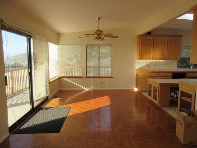 Foto del edificio - 3BR / 3BA Coastal Home with Panoramic Morro Bay Views