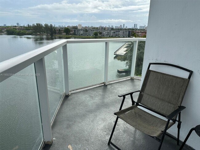 Foto del edificio - 1301 NE Miami Gardens Dr