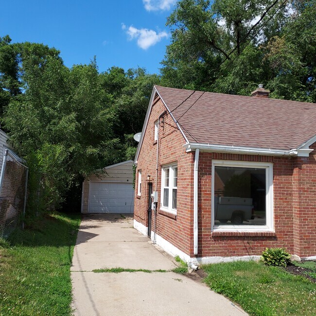 Building Photo - 347 Cole Ave